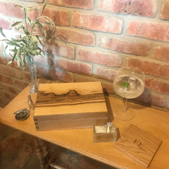 Handmade Jewellery Box- Oak with Feature Olive Ash Burr Lid